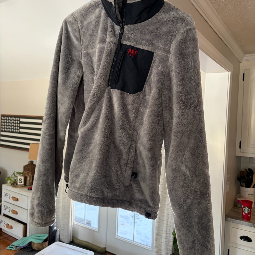 Abercrombie & Fitch Gray Fleece with Black Pocket